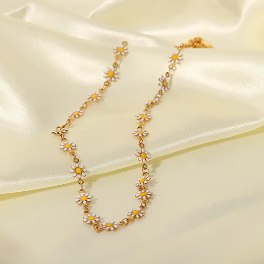 Daisy Necklace in White & Gold