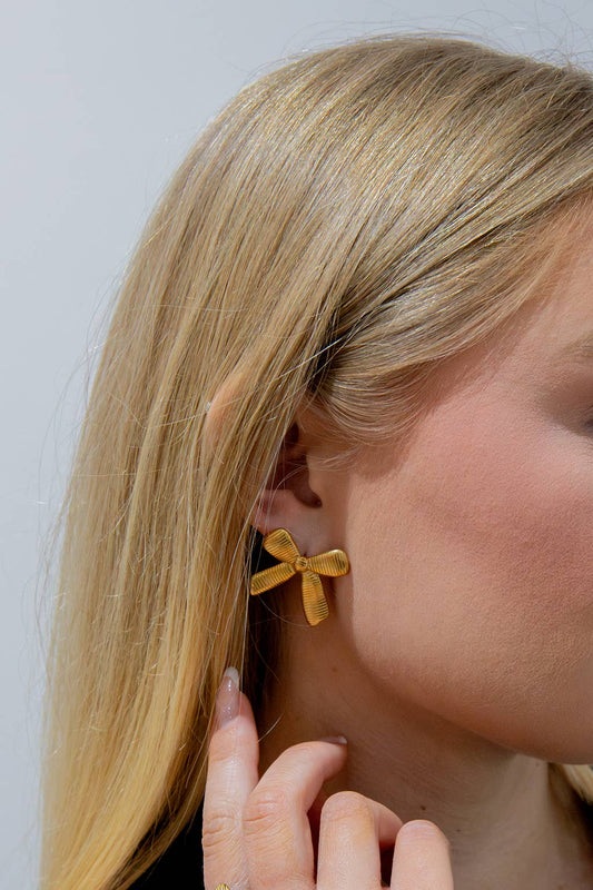 Ribbed Bow Earring in Gold