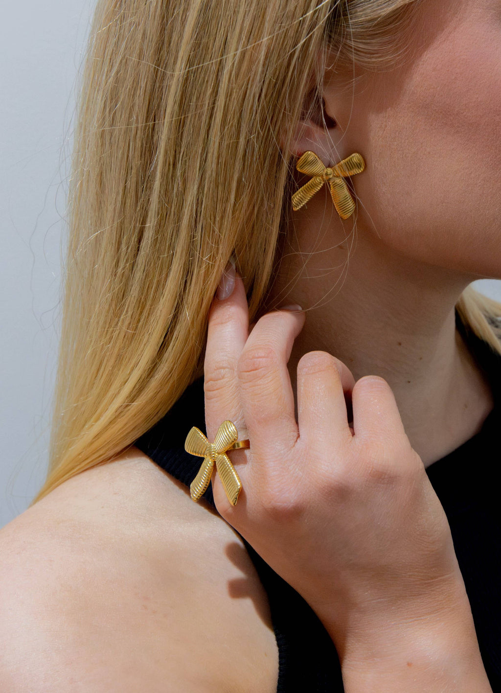 Ribbed Bow Earring in Gold